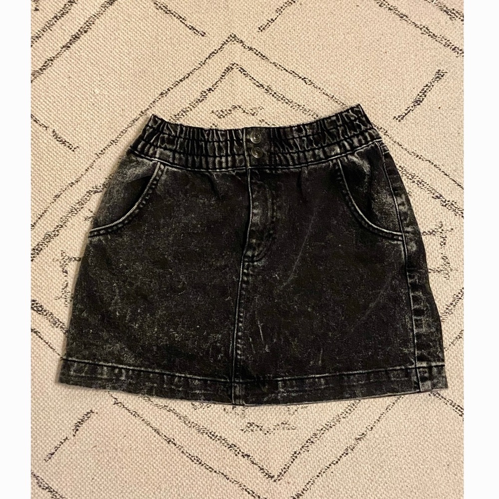 UO acid wash denim skirt